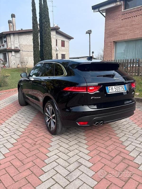 Usata Jaguar F-Pace Portfolio 179 CV (131 kW) 2017 Nero SUV
