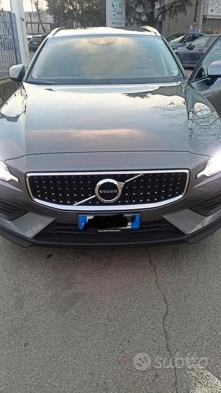 Usata Volvo V60 CC 190 CV (139 kW) 2019 Blu Station wagon