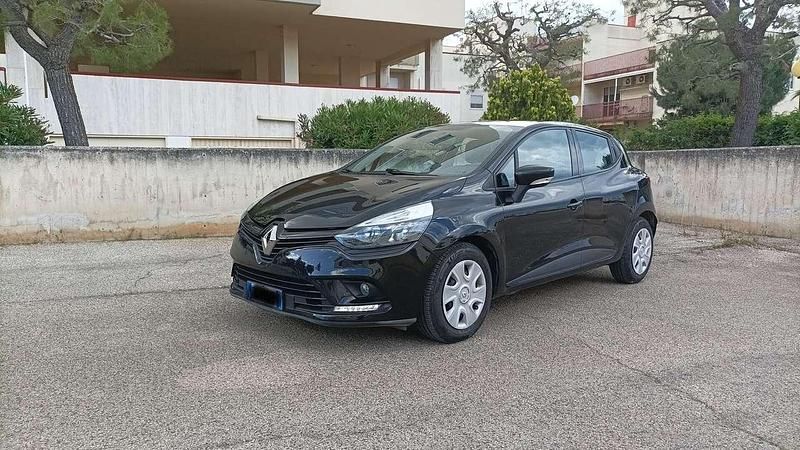 Nero Usata 2018 Renault Clio IV Zen Tre volumi | 8900 € (Buon prezzo) - Immagine 1/4