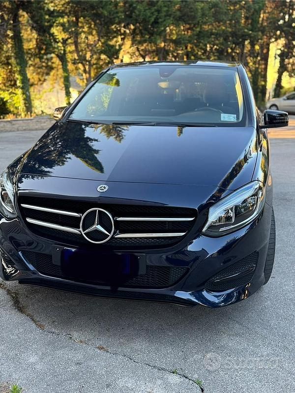 Usata Mercedes B180 109 CV (80 kW) 2018 Blu Utilitaria