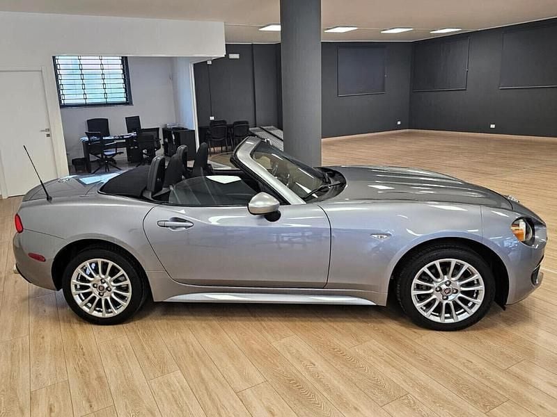 Usata Fiat 124 Spider Lusso 140 CV (102 kW) 2017 Argento Cabrio