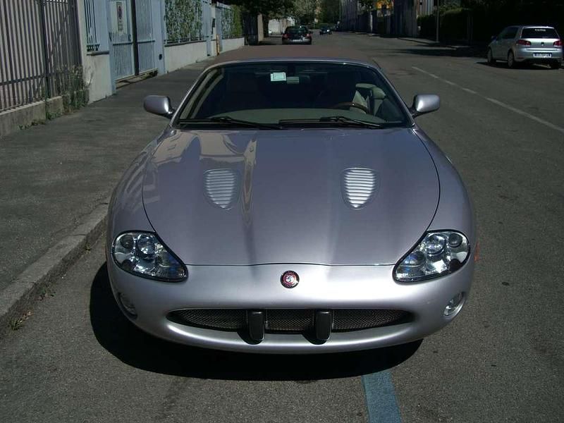 Argento Usata 2002 Jaguar XKR Cabrio | 29.000 € (Super prezzo) - Immagine 1/4