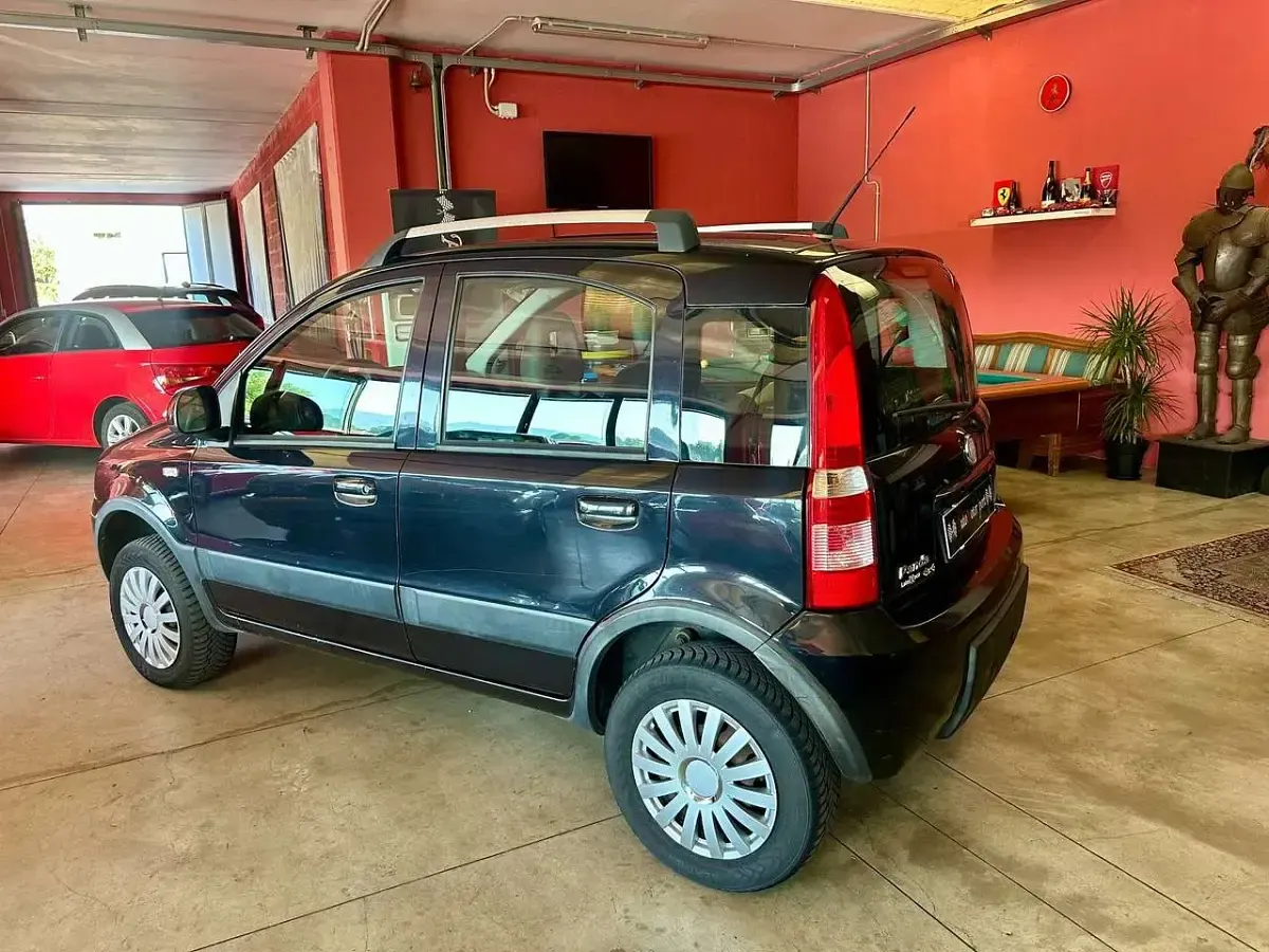 Usata Fiat Panda 4x4 Climbing 75 CV (55 kW) 2011 Nero Utilitaria