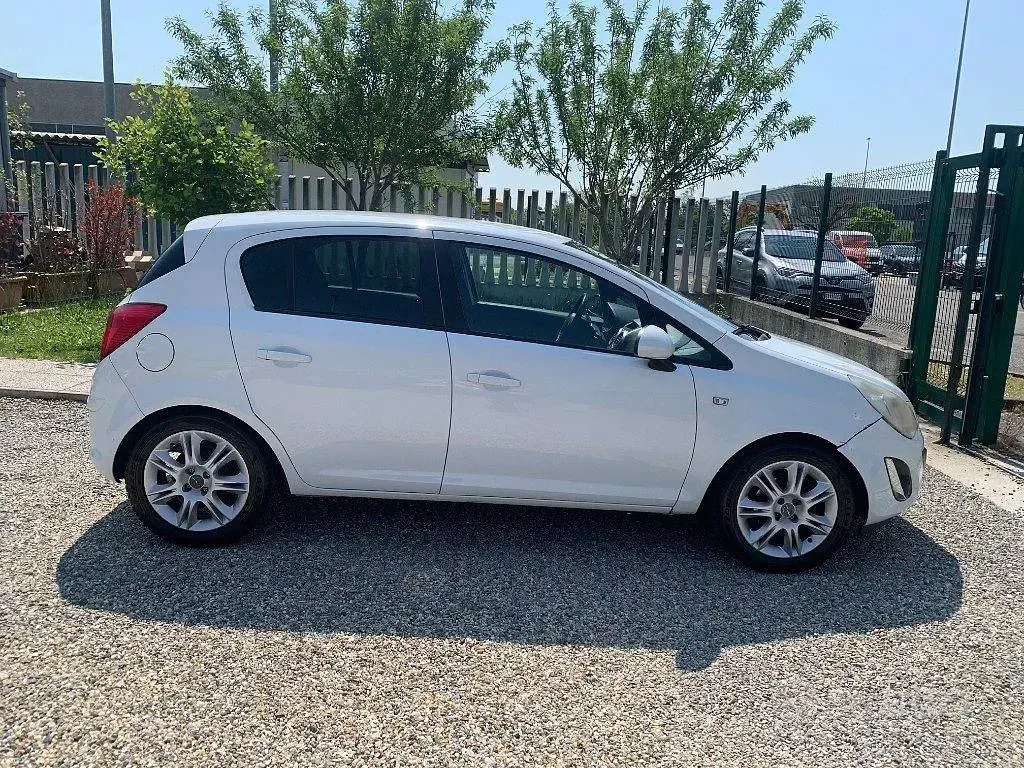 Usata Opel Corsa Cosmo 86 CV (63 kW) 2011 Bianco Utilitaria