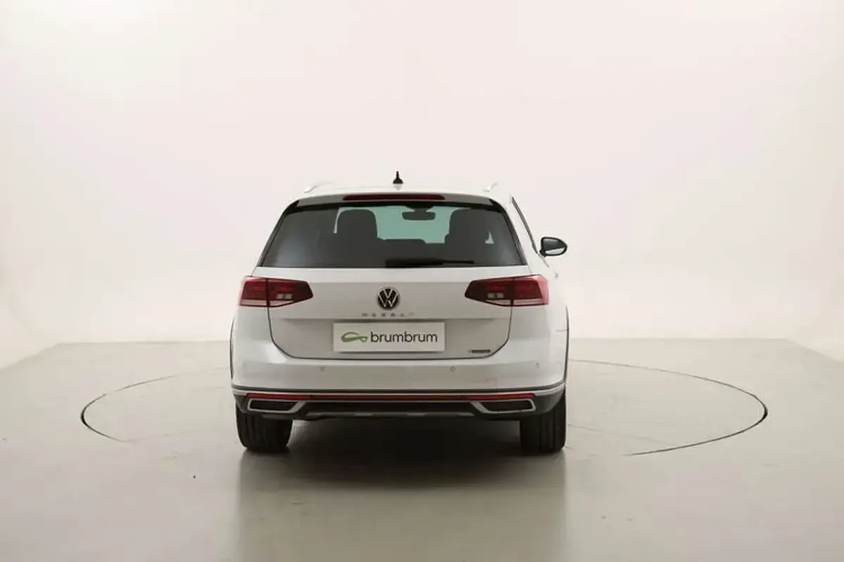 Usata VW Passat Alltrack 200 CV (147 kW) 2023 Bianco Station wagon