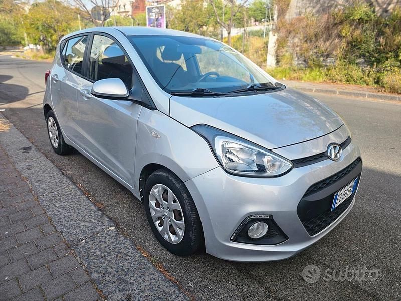 Usata Hyundai i10 Comfort 69 CV (50 kW) 2015 Argento Utilitaria