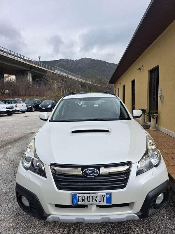 Usata Subaru Outback Trend 150 CV (110 kW) 2014 Bianco Station wagon