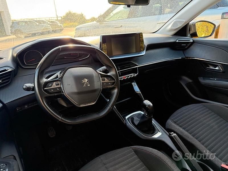 Usata Peugeot 208 101 CV (74 kW) 2022 Giallo Utilitaria