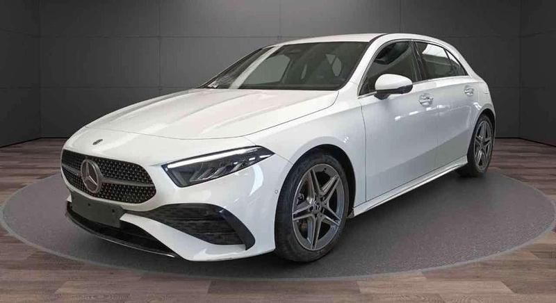 Bianco Usata 2024 Mercedes A180 AMG Line Premium Tre volumi | 32.900 € (Ottimo prezzo) - Immagine 1/4