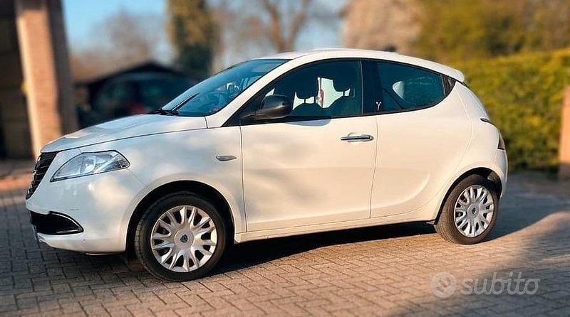 Usata Lancia Ypsilon 69 CV (50 kW) 2011 Bianco Utilitaria