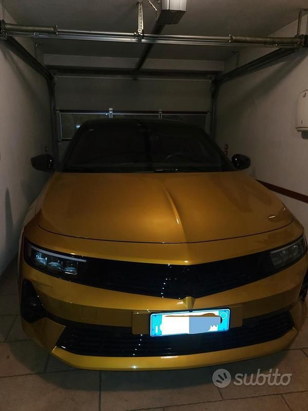 Usata Opel Astra 130 CV (95 kW) 2024 Giallo Berlina
