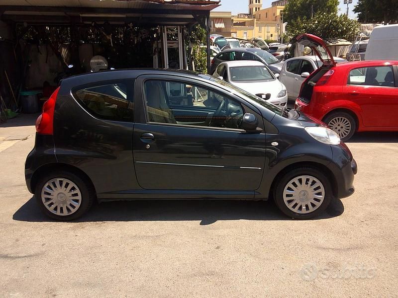 Usata Peugeot 107 68 CV (50 kW) 2006 Grigio Utilitaria