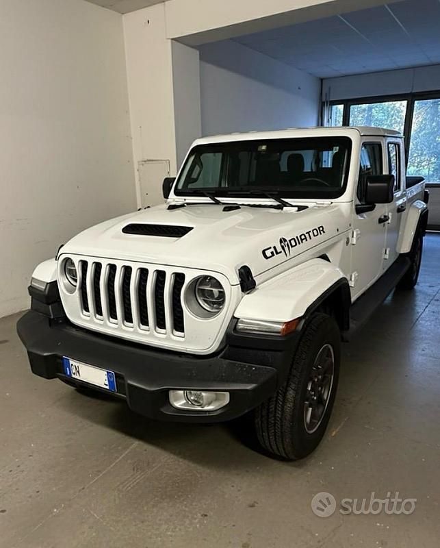 Bianco Usata 2021 Jeep Gladiator Overland Pick-up | 52.900 € (Cara) - Immagine 1/4