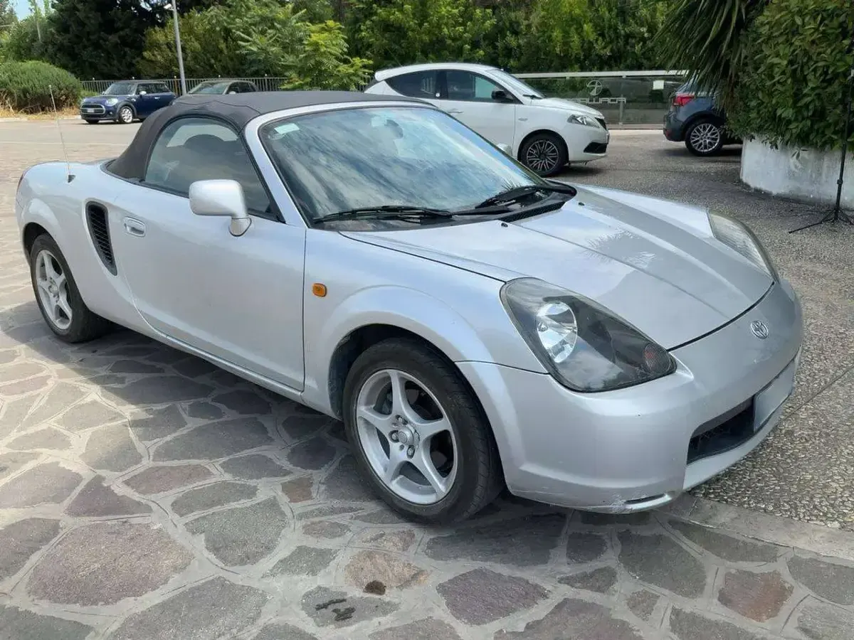 Usata Toyota MR2 140 CV (102 kW) 2001 Grigio Cabrio