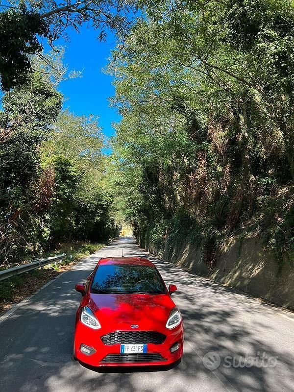 Rosso Usata 2018 Ford Fiesta ST-Line Due volumi | 11.000 € (Buon prezzo) - Immagine 1/4