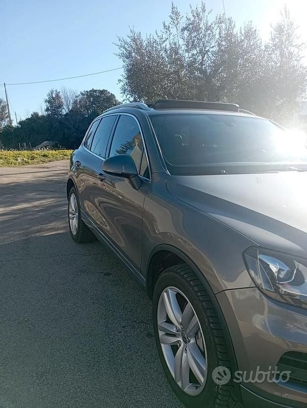 Usata VW Touareg 245 CV (180 kW) 2011 Grigio SUV
