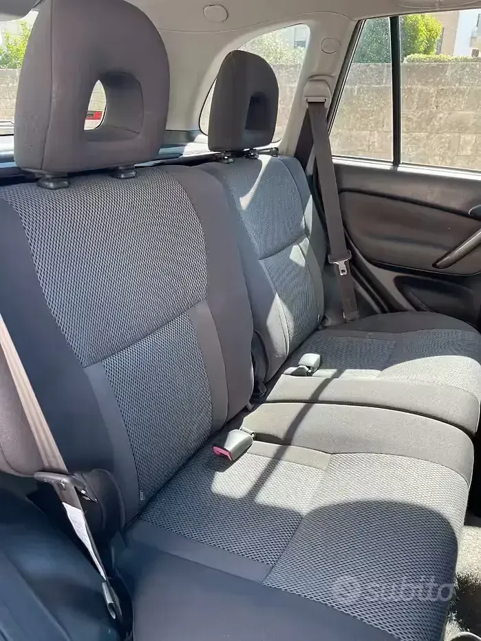 Usata Toyota RAV4 Sol 116 CV (85 kW) 2005 Grigio SUV