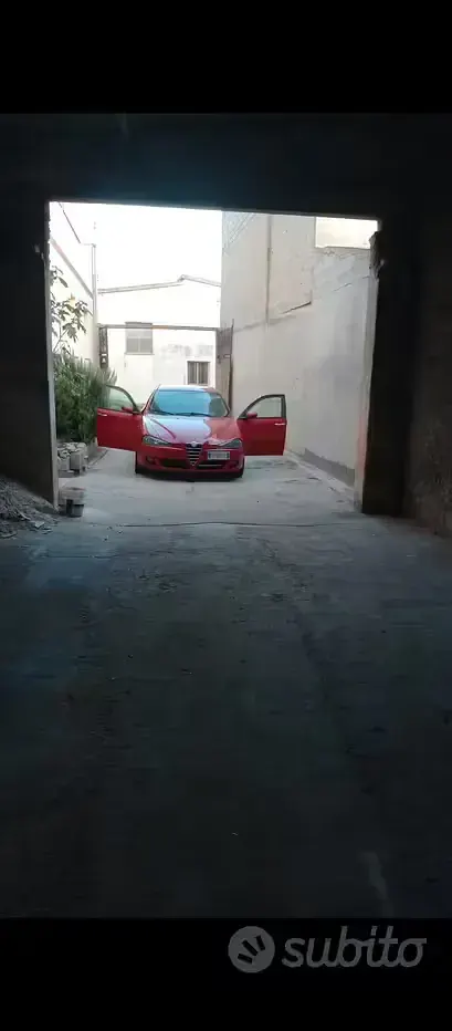 Usata Alfa Romeo 147 120 CV (88 kW) 2007 Rosso Utilitaria