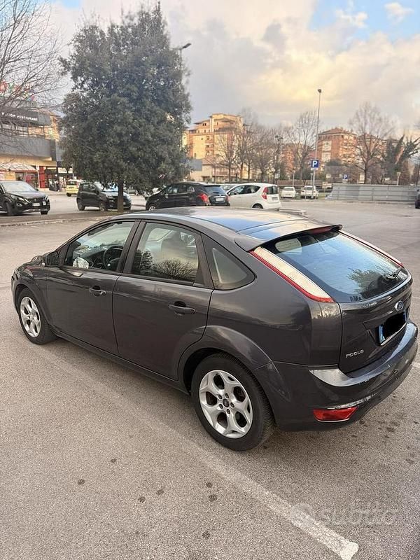 Usata Ford Focus 110 CV (80 kW) 2011 Nero Berlina