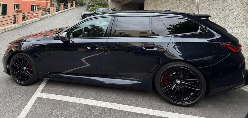 Usata BMW M5 Performance 585 CV (430 kW) 2025 Nero Station wagon