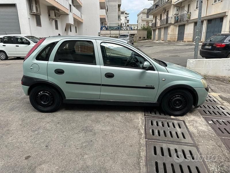 Usata Opel Corsa 75 CV (55 kW) 2002 Blu Utilitaria