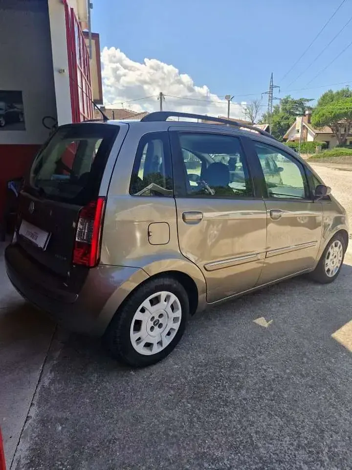 Usata Fiat Idea Dynamic 90 CV (66 kW) 2007 Grigio Monovolume