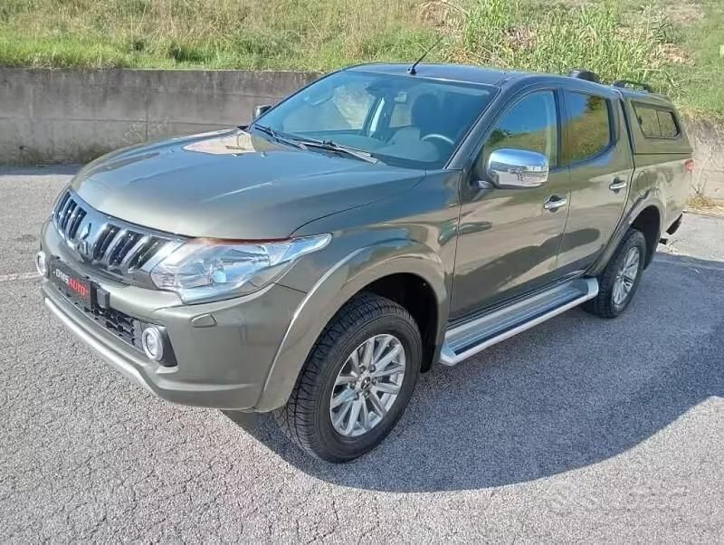 Usata Mitsubishi L200 Intense 154 CV (113 kW) 2019 Grigio scuro Pick-up