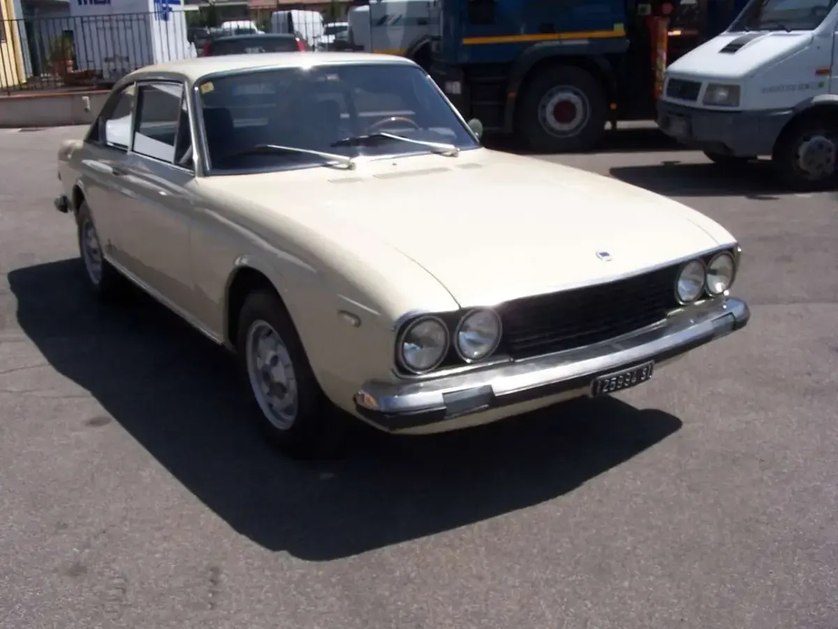 Usata Lancia 2000 116 CV (85 kW) 1972 Bianco Coupé