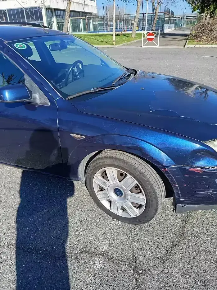 Usata Ford Mondeo 131 CV (96 kW) 2005 Blu Station wagon
