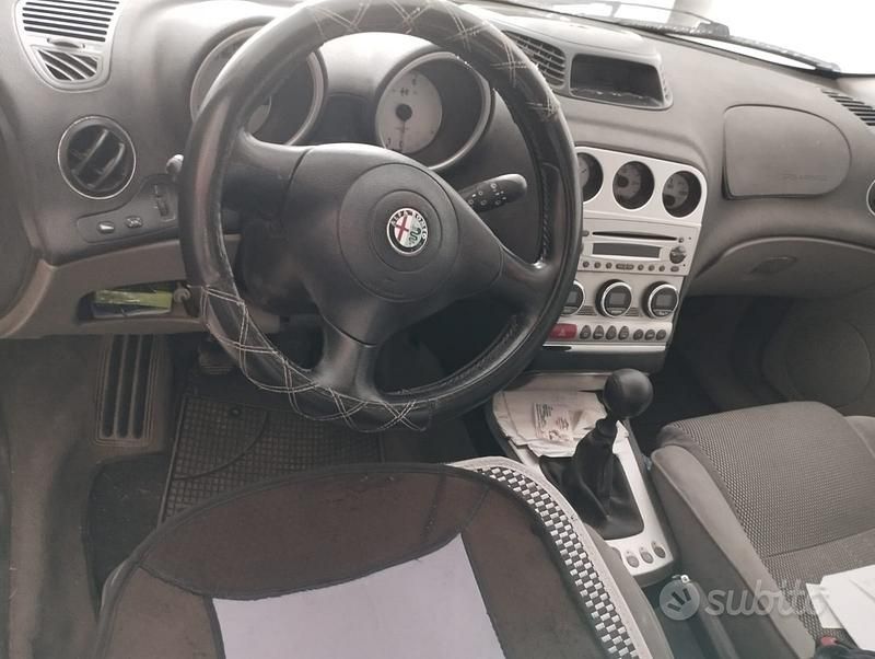Usata Alfa Romeo 156 140 CV (102 kW) 2004 Grigio Station wagon