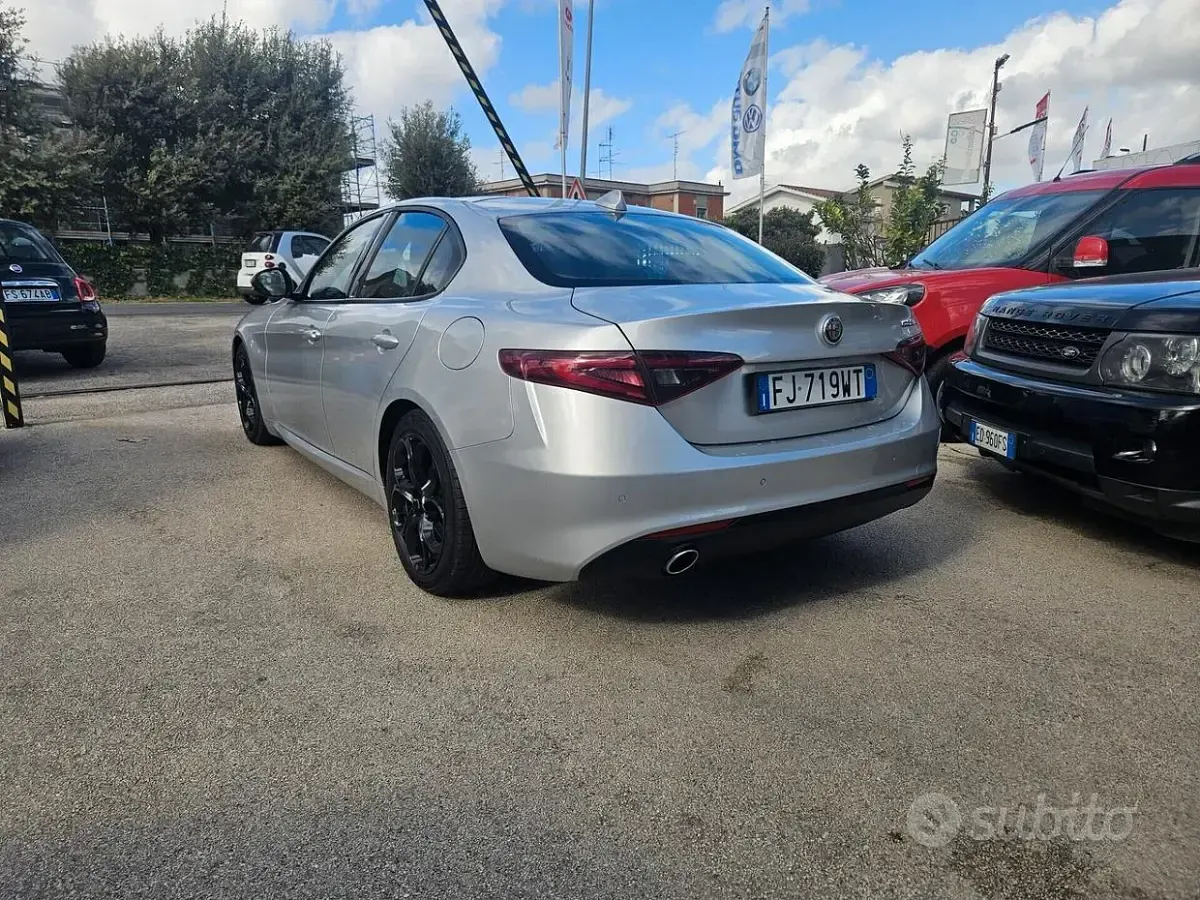 Usata Alfa Romeo Giulia Super 150 CV (110 kW) 2017 Grigio Berlina