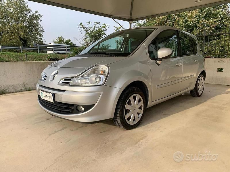 Argento Usata 2011 Renault Grand Modus Monovolume | 4999 € (Buon prezzo) - Immagine 1/4
