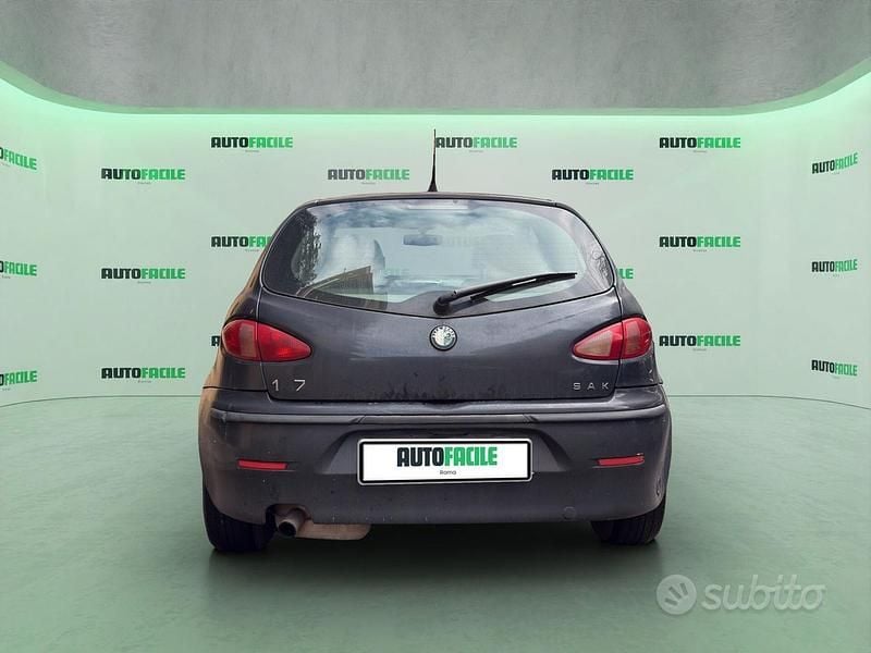 Usata Alfa Romeo 147 120 CV (88 kW) 2002 Grigio Utilitaria