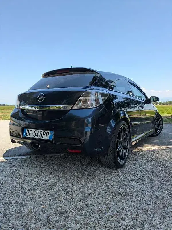 Usata Opel Astra GTC OPC 241 CV (177 kW) 2007 Berlina