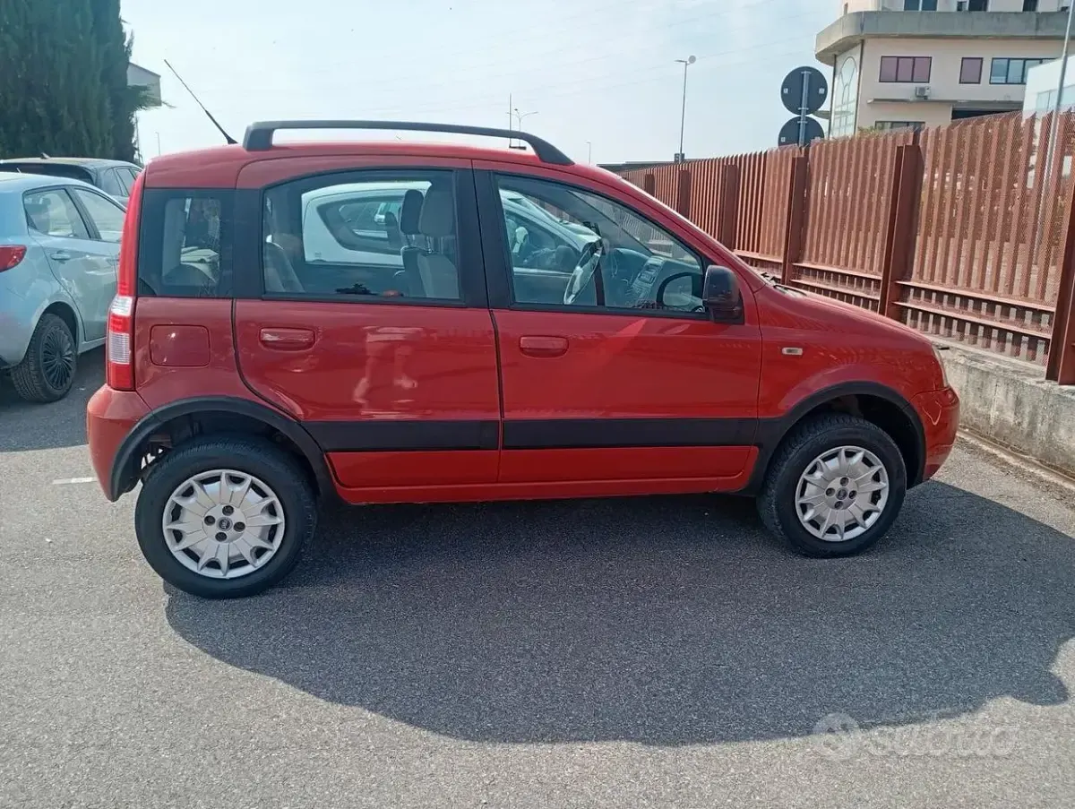 Usado Fiat Panda 4x4 Climbing 60 CV (44 kW) 2007 Rojo Utilitario