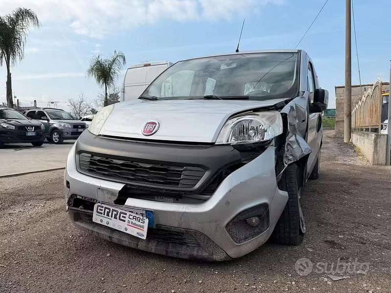 Usata Fiat Qubo Trekking 70 CV (51 kW) 2017 Grigio Monovolume