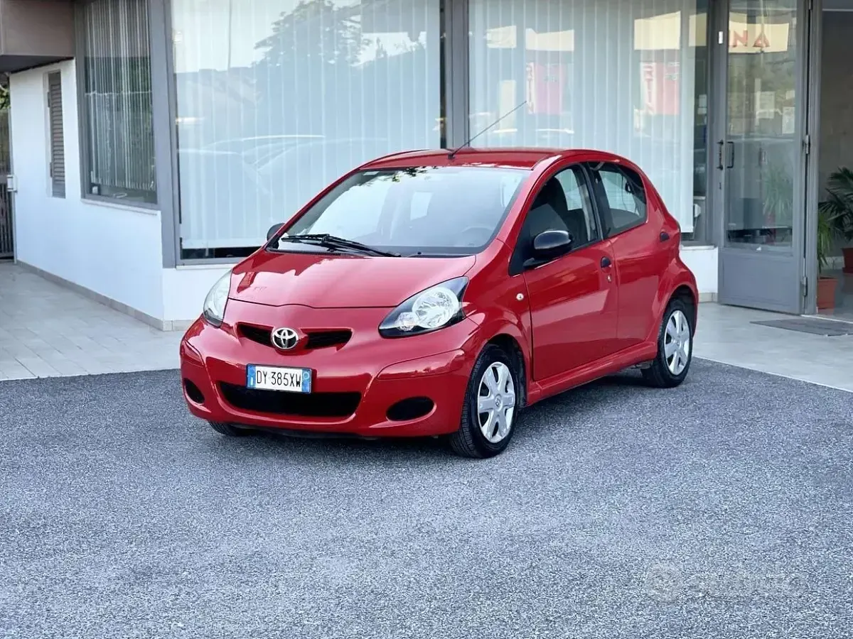 Usata Toyota Aygo 68 CV (50 kW) 2009 Rosso Utilitaria