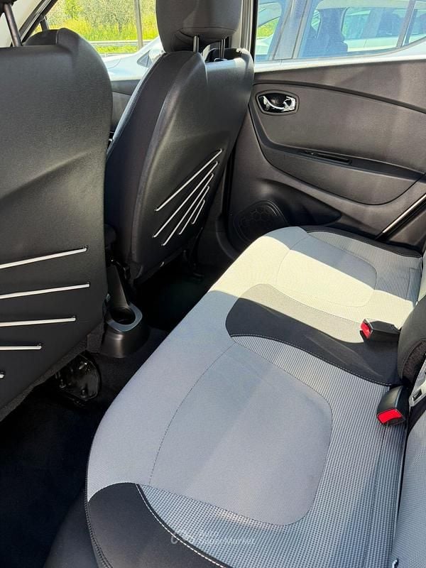 Usata Renault Captur 90 CV (66 kW) 2016 Argento SUV