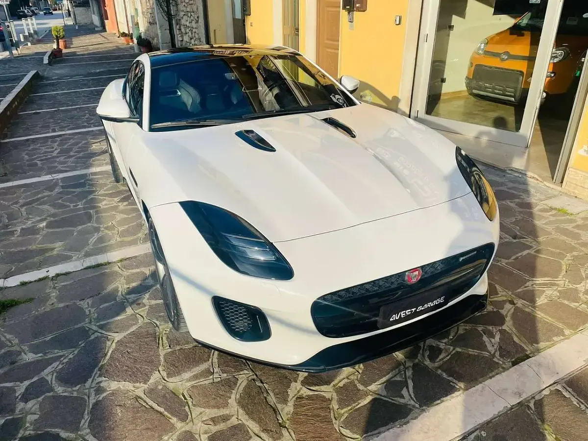 Usata Jaguar F-Type R-Dynamic 300 CV (220 kW) 2018 Bianco Coupé
