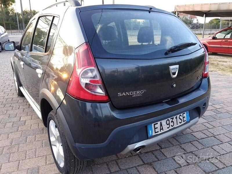 Usata Dacia Sandero Stepway 70 CV (51 kW) 2010 Grigio Berlina