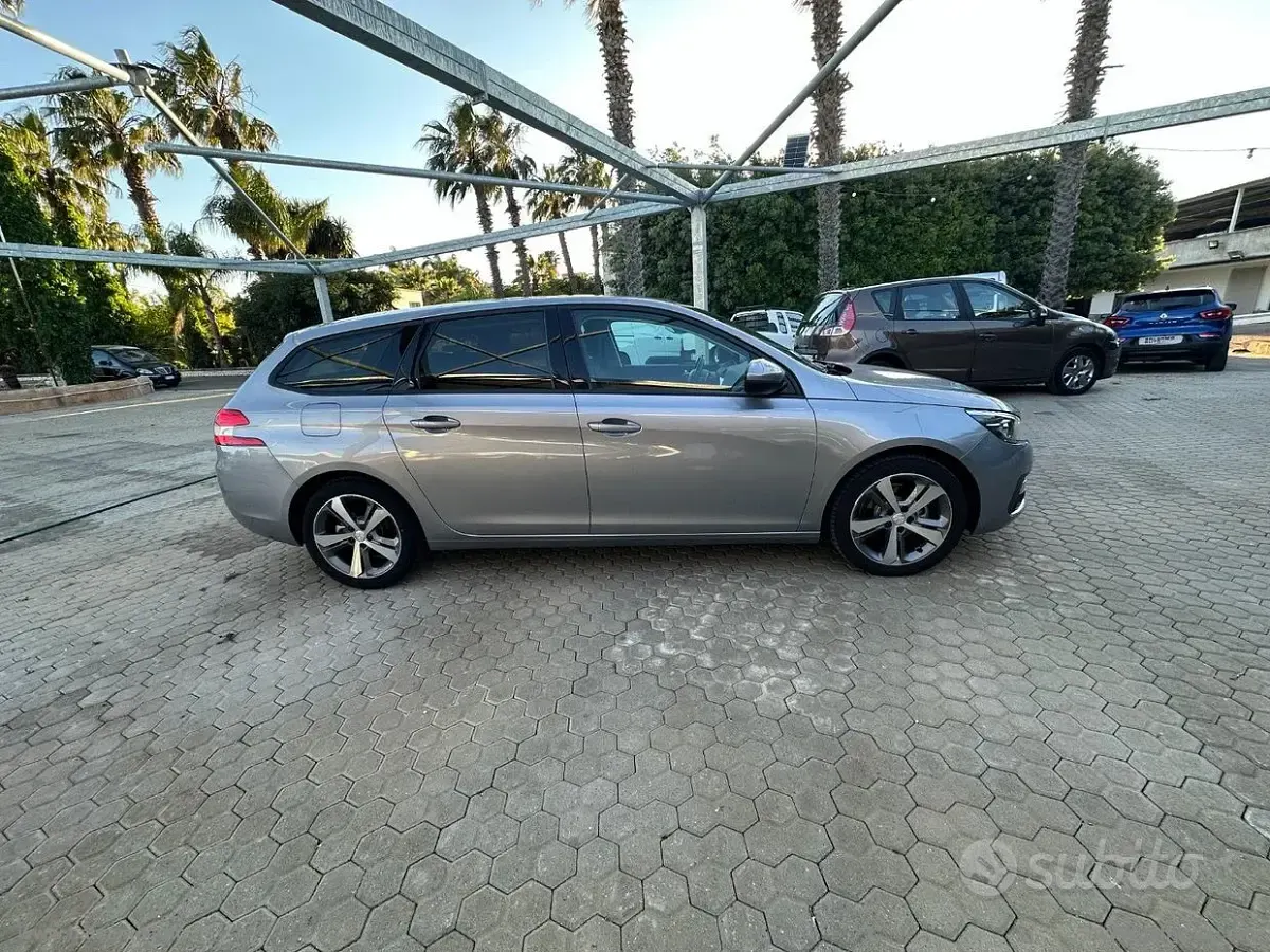 Usata Peugeot 308 Allure 131 CV (96 kW) 2019 Argento Station wagon