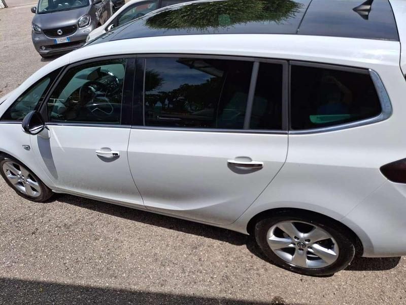 Usata Opel Zafira Tourer Cosmo 110 CV (80 kW) 2012 Bianco Monovolume