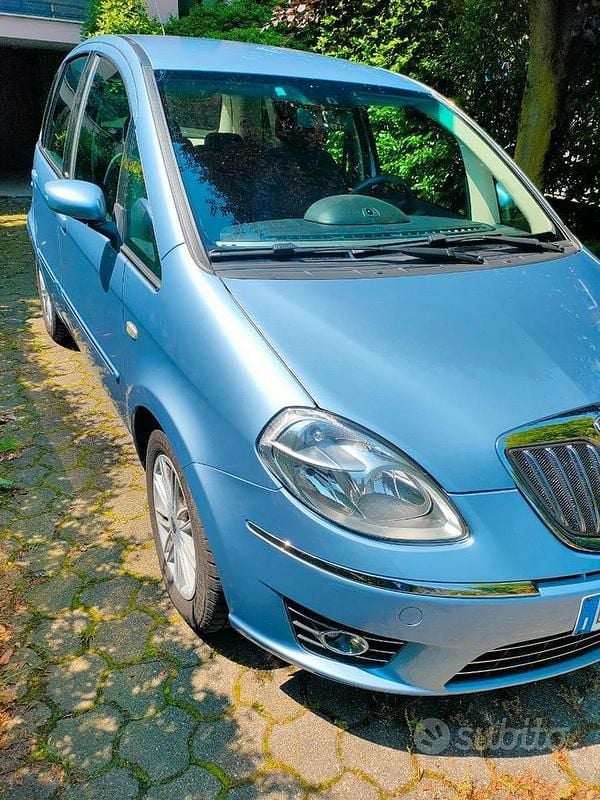 Usata Lancia Musa 2009 Blu Monovolume