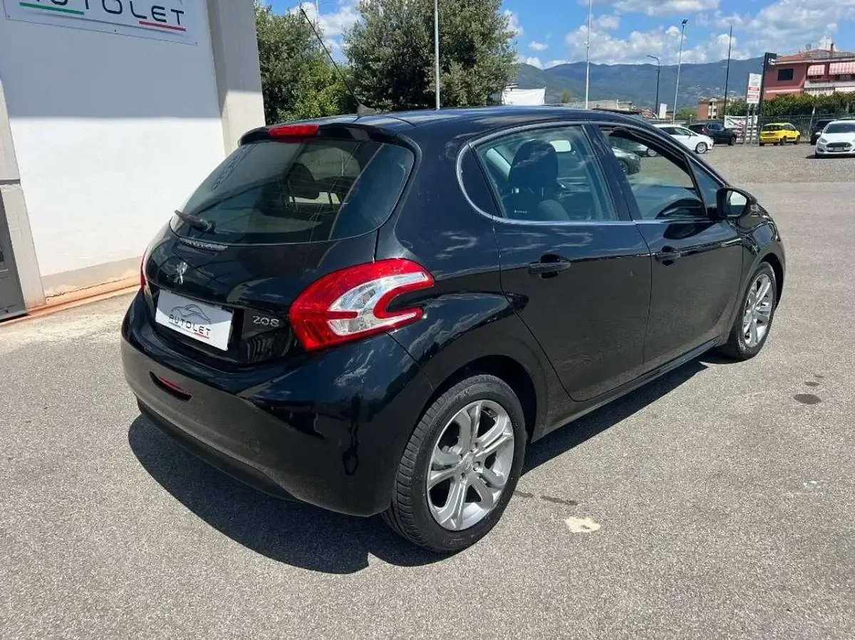 Usata Peugeot 208 Allure 82 CV (60 kW) 2014 Nero Utilitaria