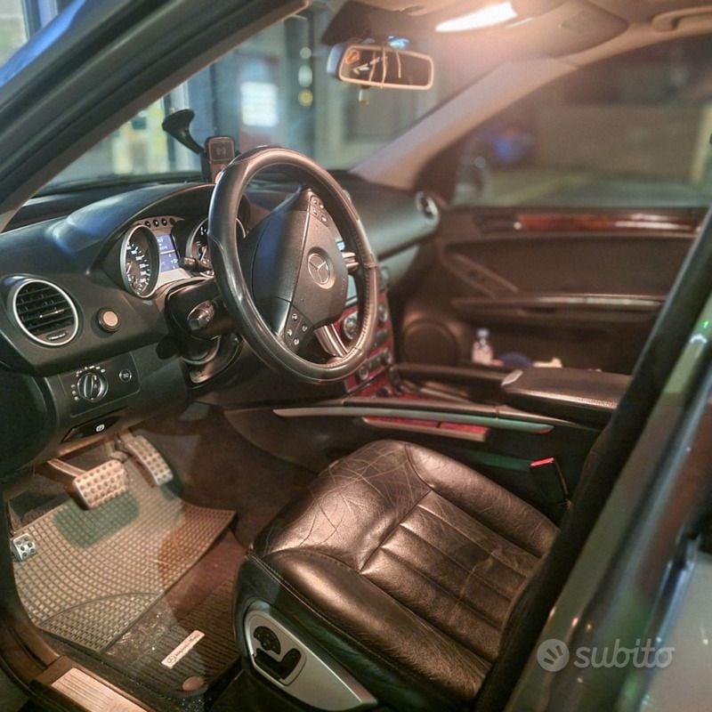 Usata Mercedes ML320 224 CV (164 kW) 2007 Grigio SUV