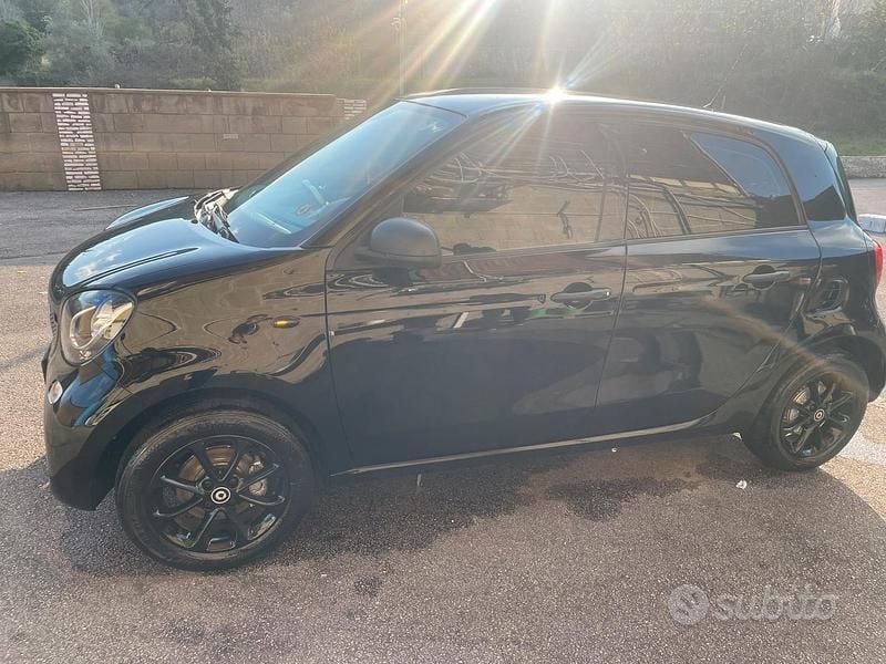 Begagnad Smart ForFour 64 HK (47 kW) 2017 Svart Halvkombi