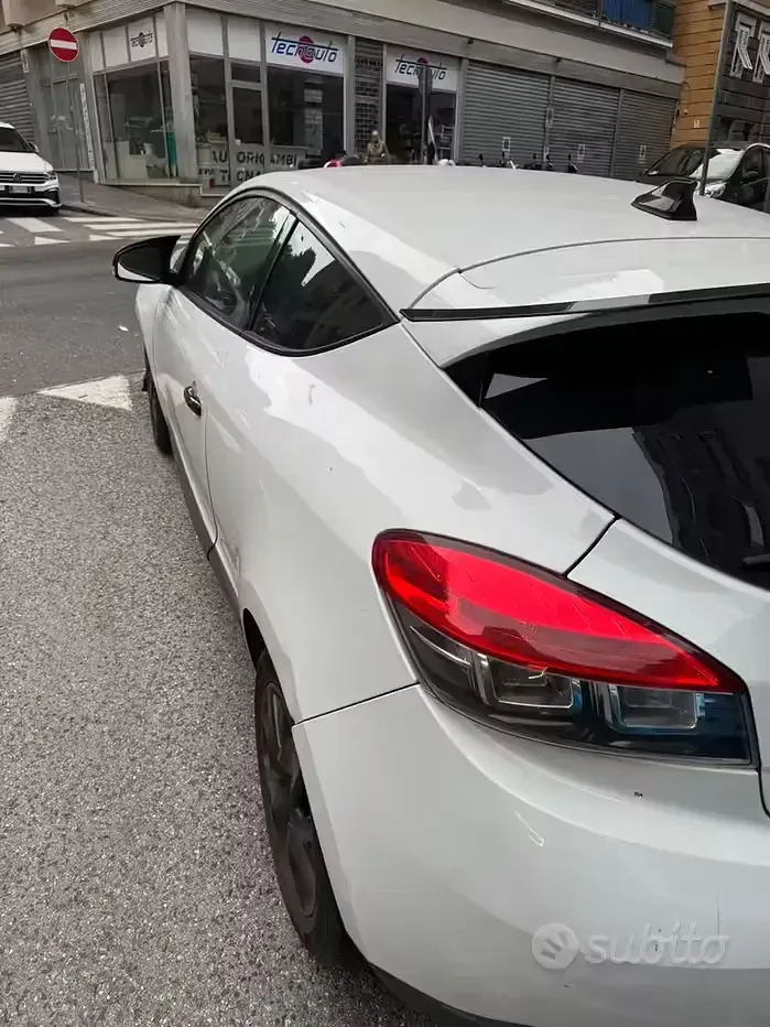 Usata Renault Mégane Coupé 110 CV (80 kW) 2011 Bianco Coupé