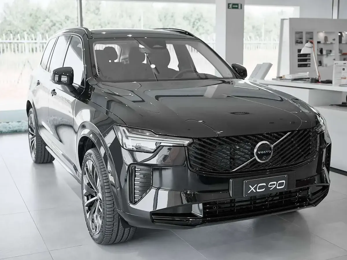 Nuova Volvo XC90 Plus 250 CV (183 kW) 2026 Nero metallizzato SUV
