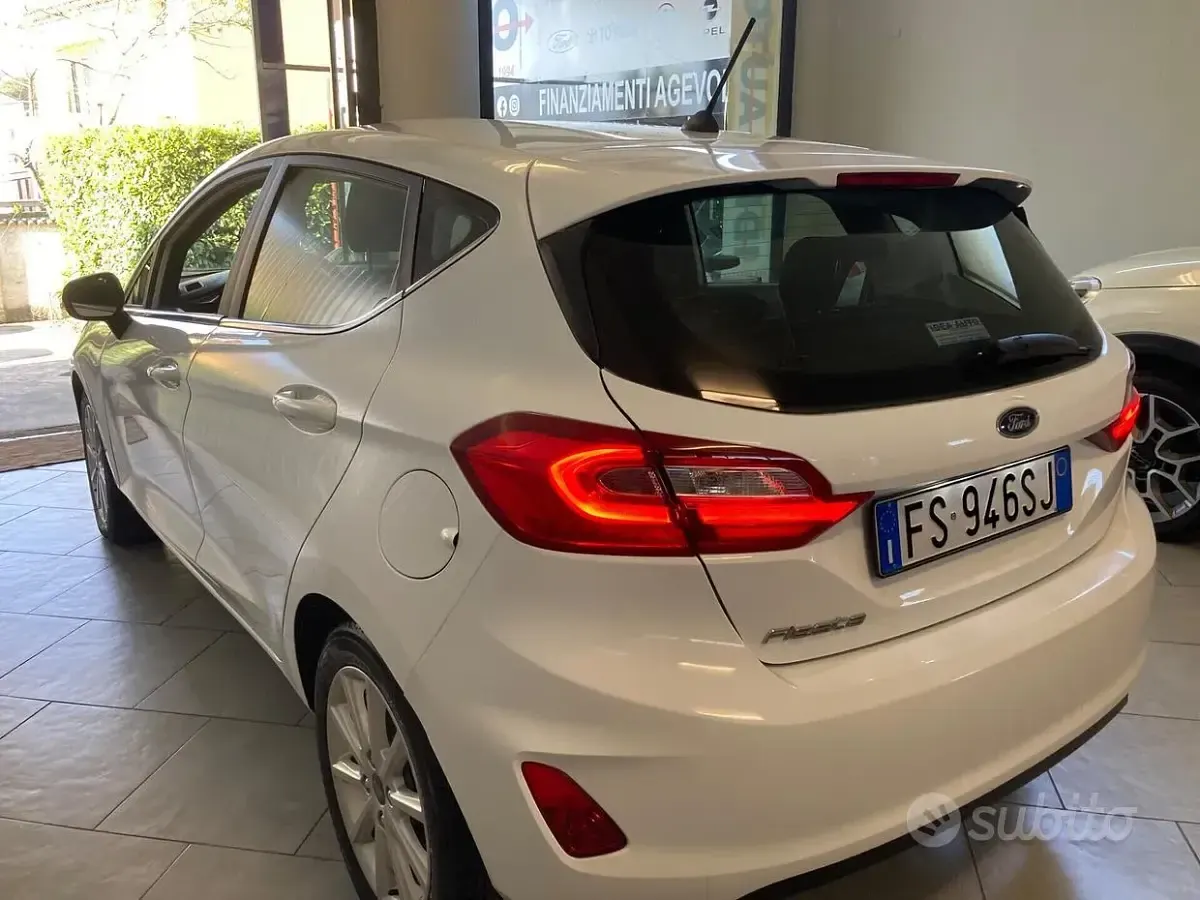 Usata Ford Fiesta Titanium 85 CV (62 kW) 2019 Bianco Utilitaria