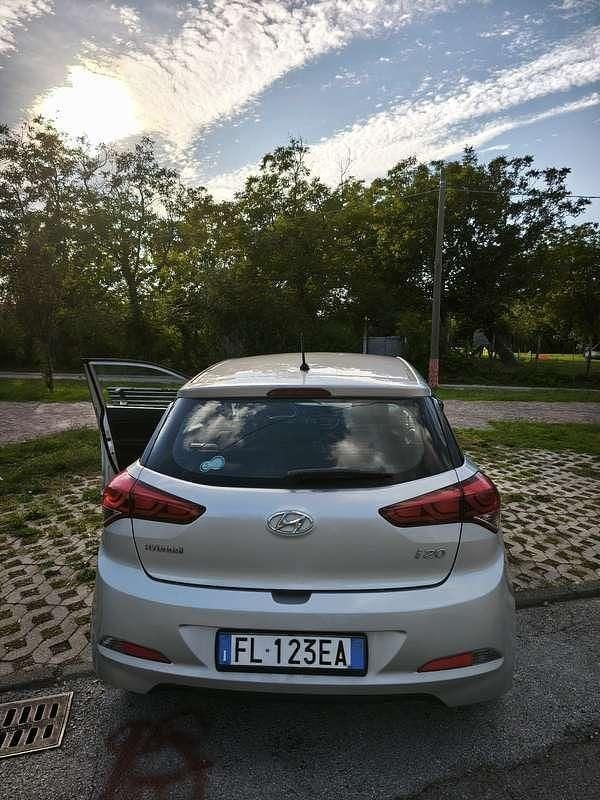 Usata Hyundai i20 Blackline 84 CV (61 kW) 2017 Utilitaria